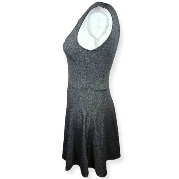 H&M GRAY SKATER DRESS SZ.6 EUC.  GORGEOUS DRESS IN EXCELLENT USED CONDITION. - Picture 4 of 6